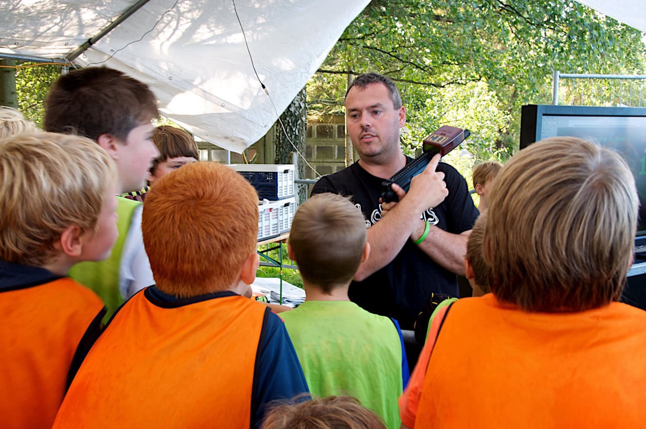 Persoonlijke begeleiding van elke groep met alle nodige uitleg en spelregels