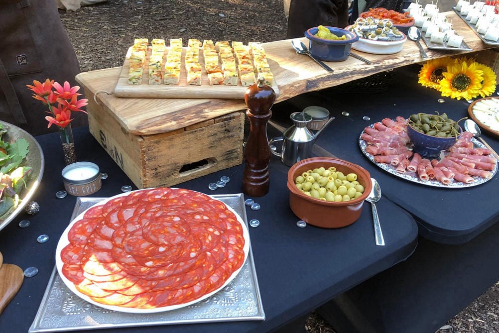 BBQ, paella, tapa's, broodjes en allerlei catering bij The Gathering